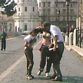 Gypsy pickpockets in Rome