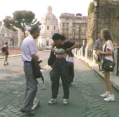 Gypsy pickpockets in Rome