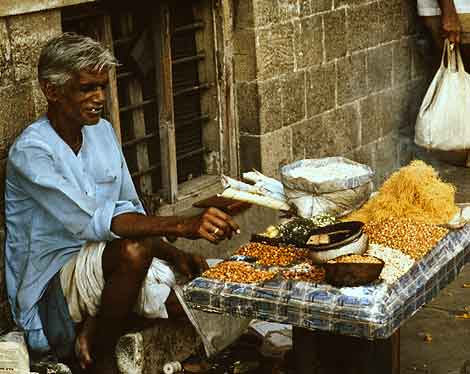 Eating Mumbai: Bhel puri walla, Bombay, 1989.