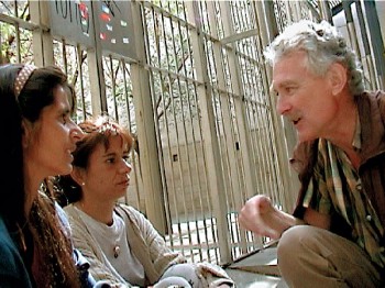 Bob Arno interviews pickpocket beggars Nazira (left) and Gamila 