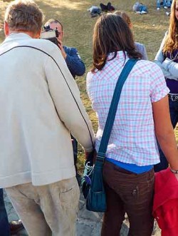 Bob Arno dips into a woman's purse.