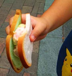 Singapore ice cream sandwich, Singapore-style