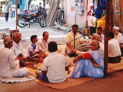 Mugged in Mumbai: Musicians in Colaba, a Bombay neighborhood