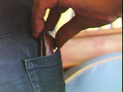 how pickpockets work. Luciano's fingers