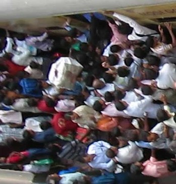 Mumbai train platform