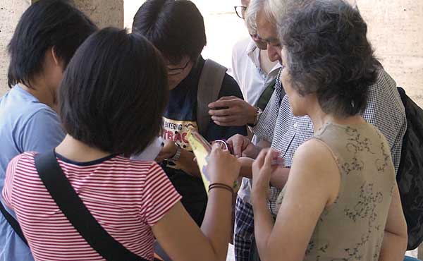 Pickpockets in Pisa. Another family examines a wallet at the bus stop. Were they also victims? We didn't ask them.