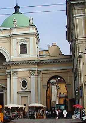 Art market on Nevsky Prospekt. The arch leads to a deserted alley.