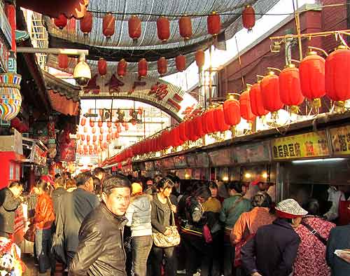 Beijing street food: Wangfujing snack street