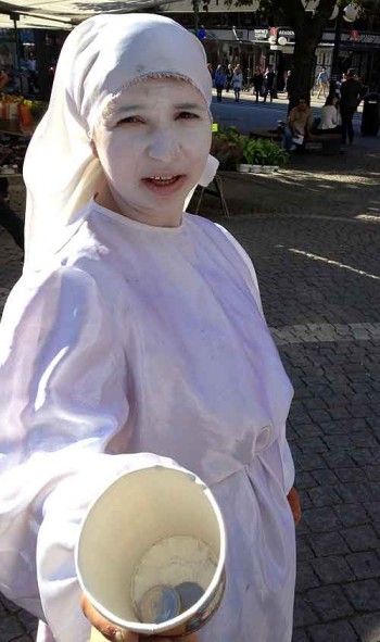 Ghost pickpocket or white-dressed beggars?