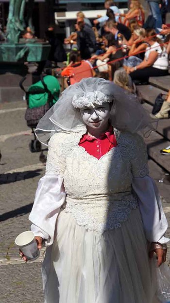 Ghost pickpocket or white-dressed beggars?