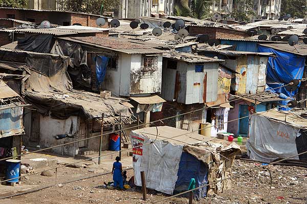 In a Mumbai slum: Dharavi from Mahim Junction overpass