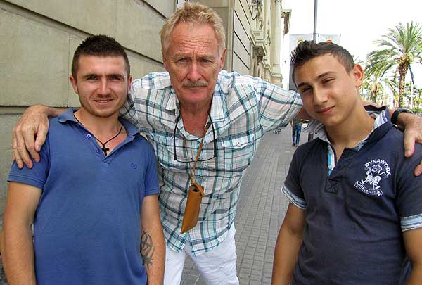 Bob Arno in Barcelona with two of the three "table-top boys."