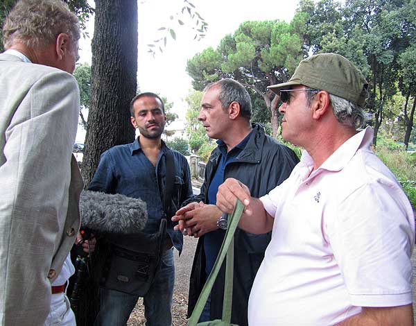 Actual, working pickpockets discuss their demonstrations in Bob Arno's National Geographic documentary "Pickpocket King"